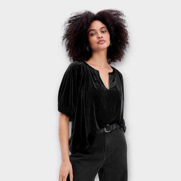 Gap Velvet short puff sleeve v neck blouse in black size small - Picture 15 of 16